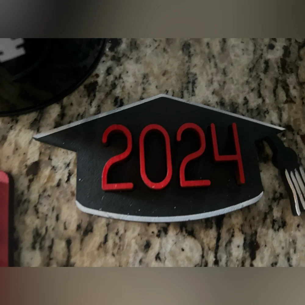 🧑‍🎓2024 Grad Display Items - Picture 4 of 6